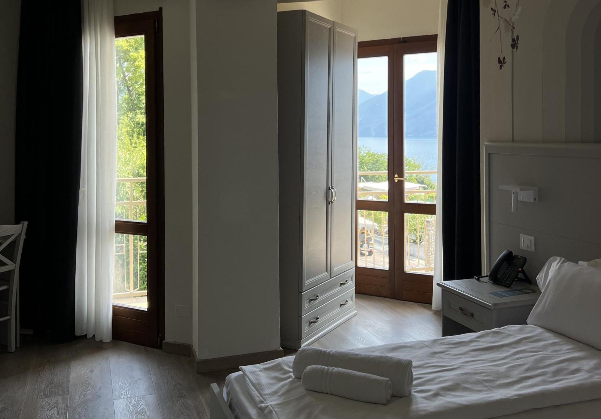 Superior Plus Double or Twin Room with Lake View
