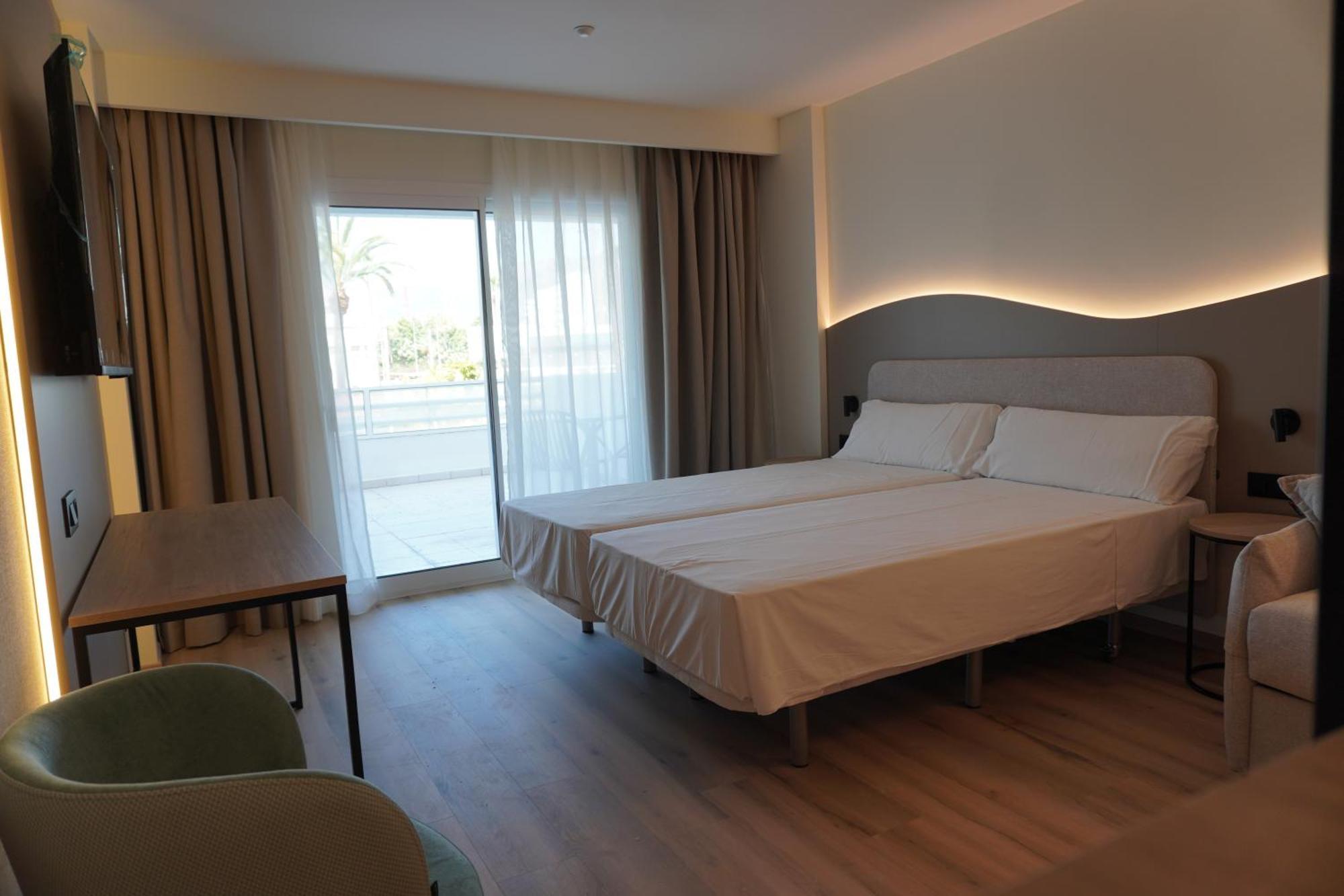 Doppelzimmer mit Meerblick (2 Erwachsene)