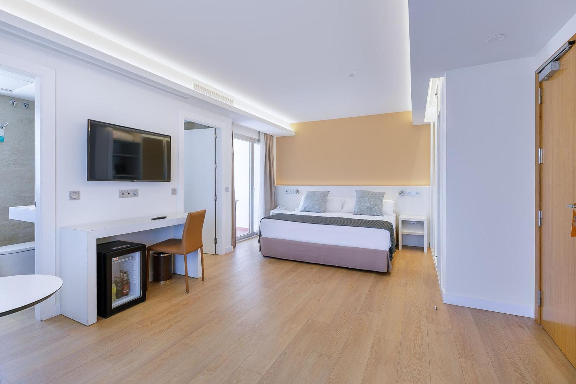 Family Junior Suite (3 Adults + 1 Child)