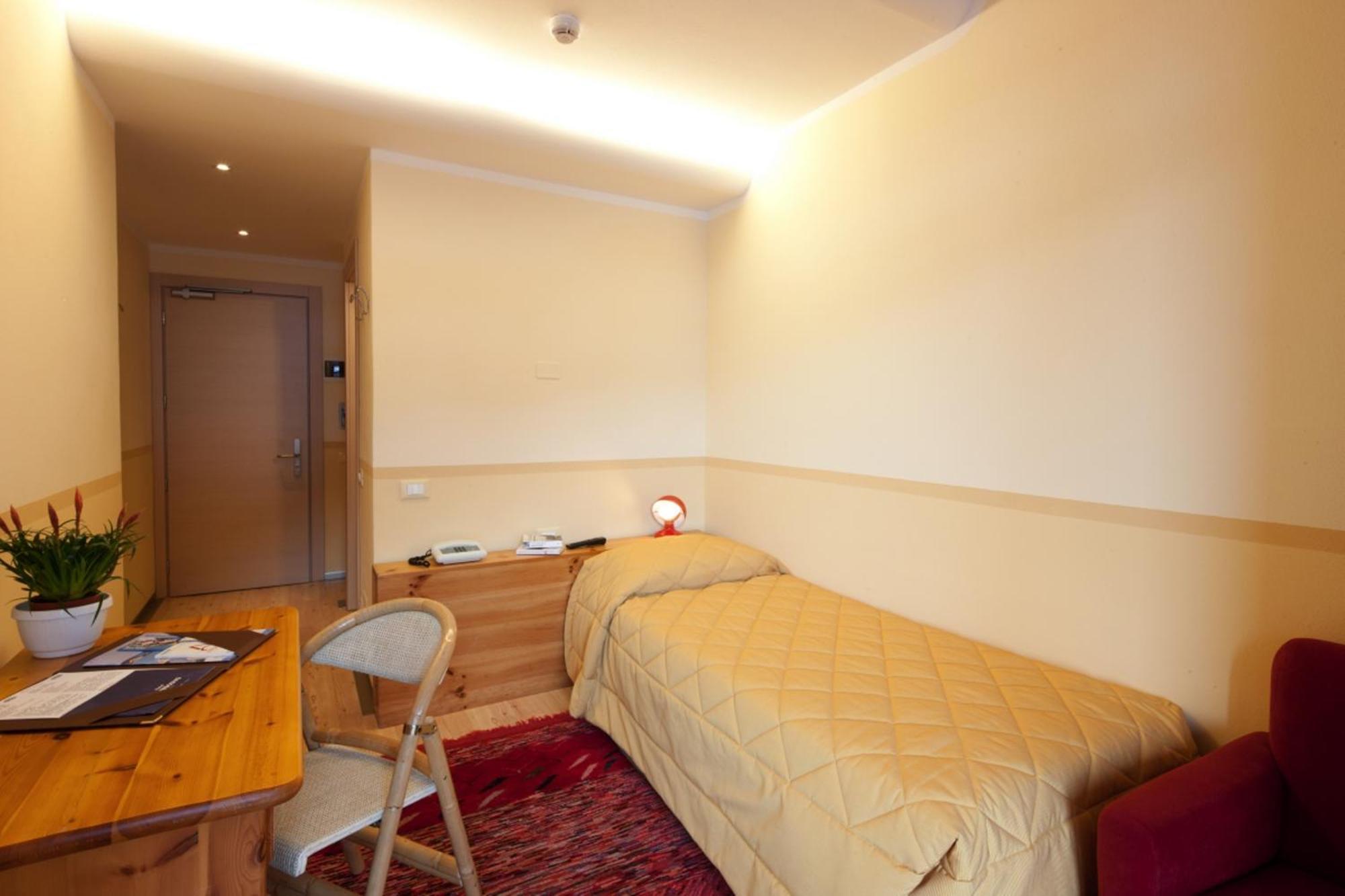 Single Room,1589130132:JPEG