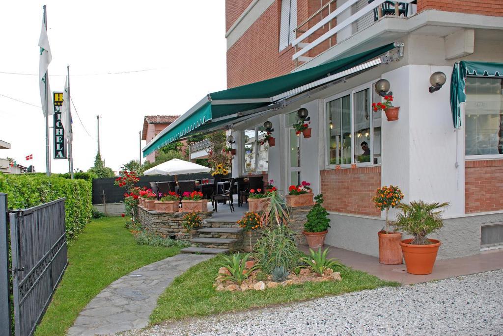 Vierbettzimmer mit Balkon