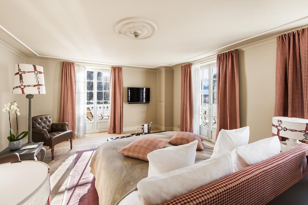 Tweepersoonskamer met een Balkon en Uitzicht op de Bergen
