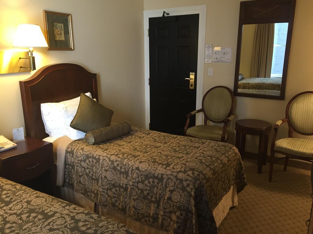 Twin Room Two Twin Beds,255366745:JPEG
