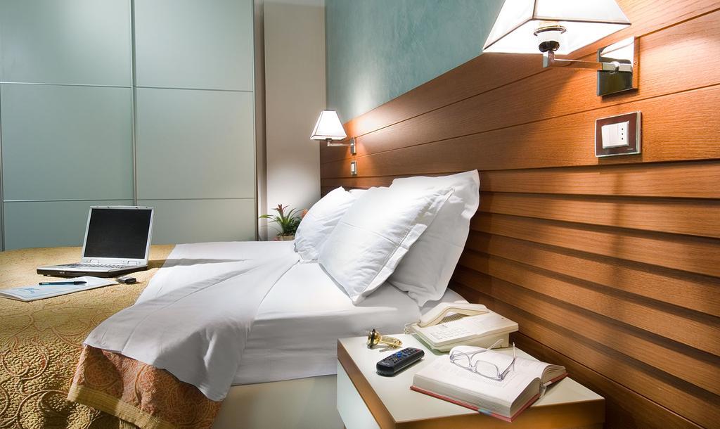Double or Twin Room with Partial Sea View