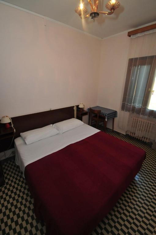 Tweepersoonskamer met 1 of 2 Bedden en Gedeelde Badkamer