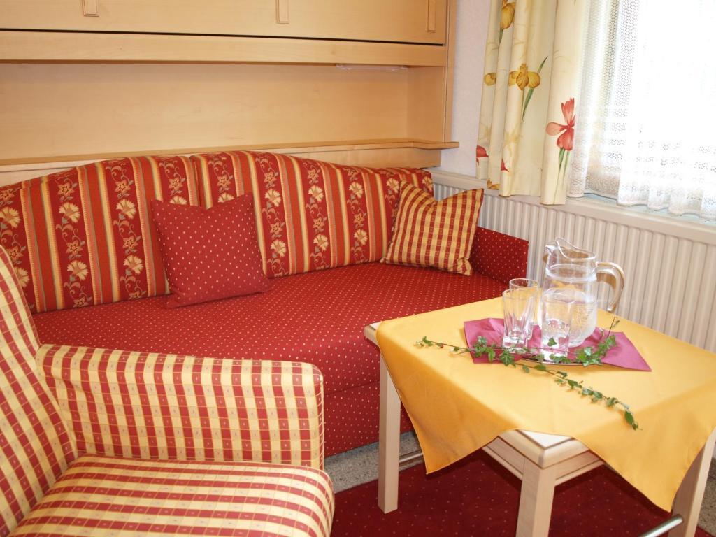 Doppel-/Zweibettzimmer mit Balkon