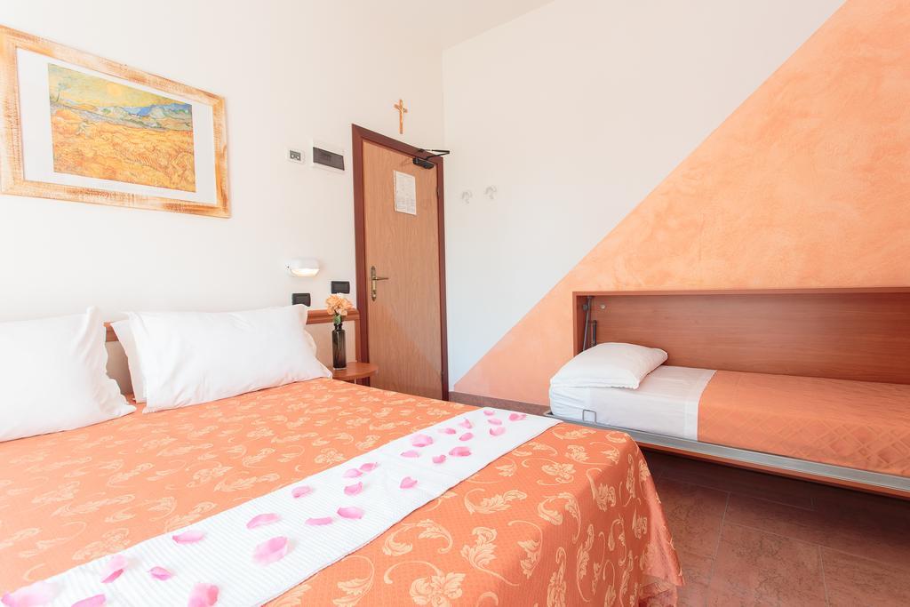 Triple Room,422594589:JPEG