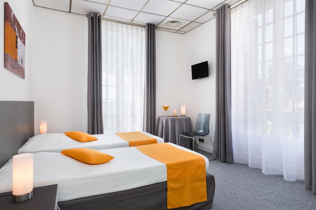 Standard Double or Twin Room,443327550:JPEG