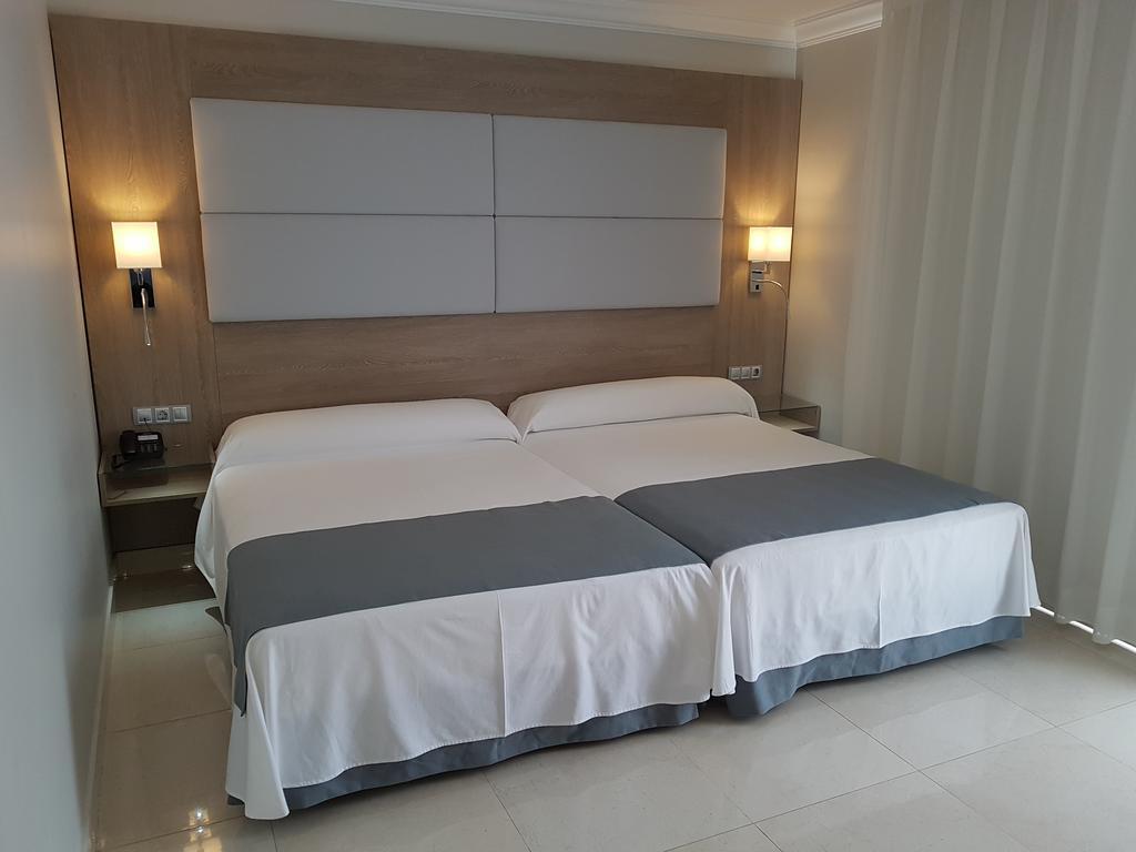 Chambre Lits Jumeaux (2 Adultes + 2 Enfants)