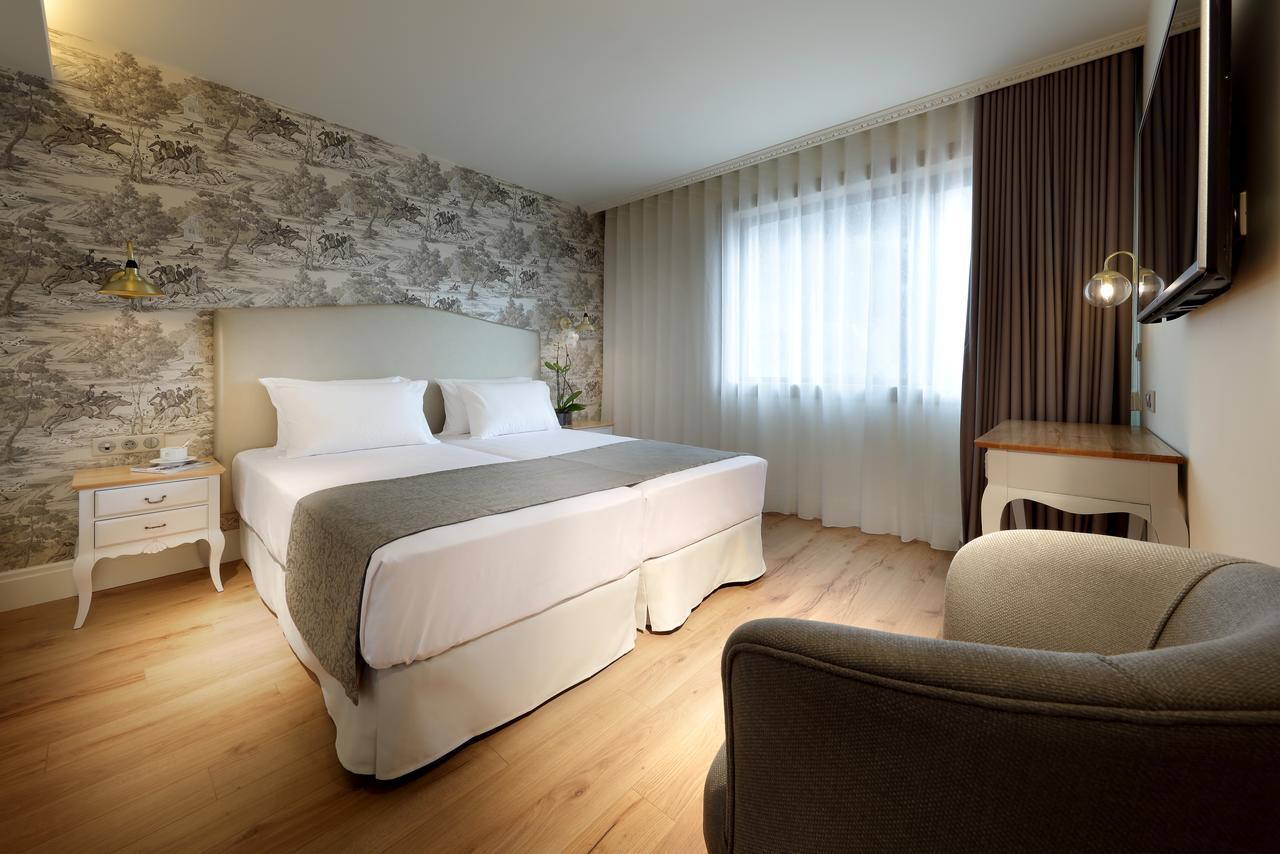 Quarto com Cama de Casal ou 2 de Solteiro