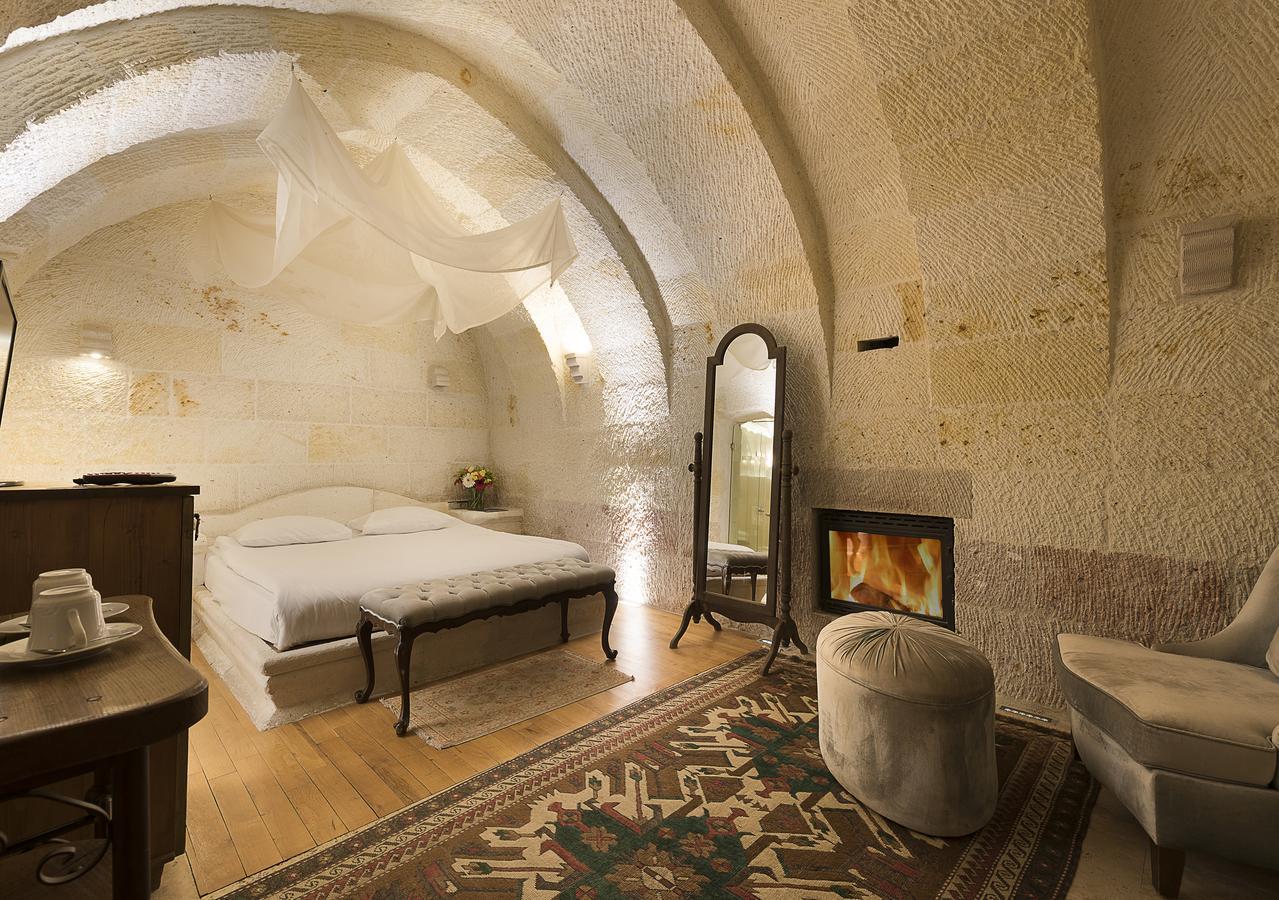 Deluxe Cave Suite