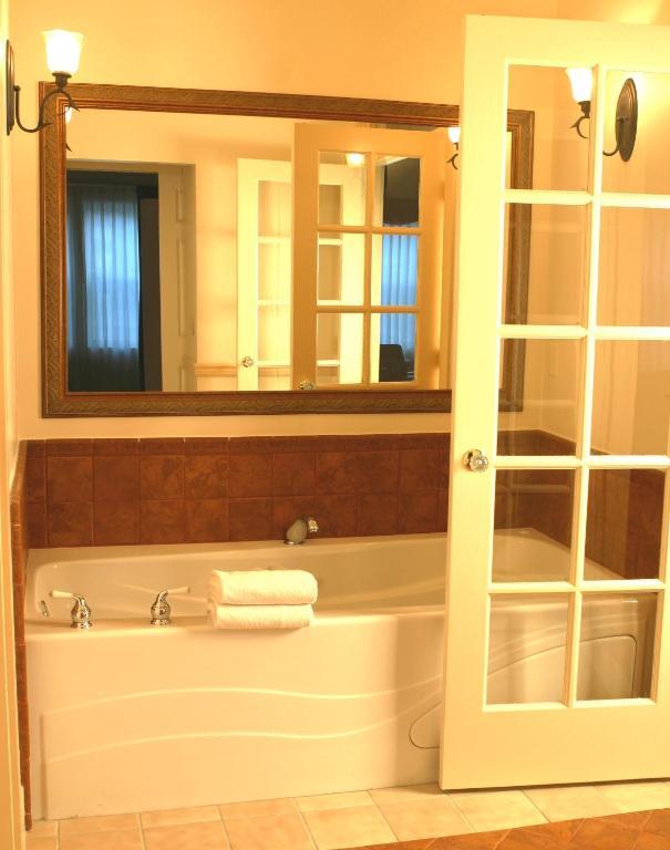 One-Bedroom King Suite,1607673689:JPEG