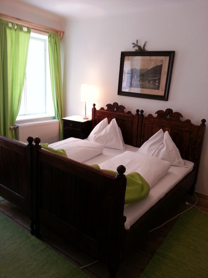 Habitación Triple Básica con baño compartido