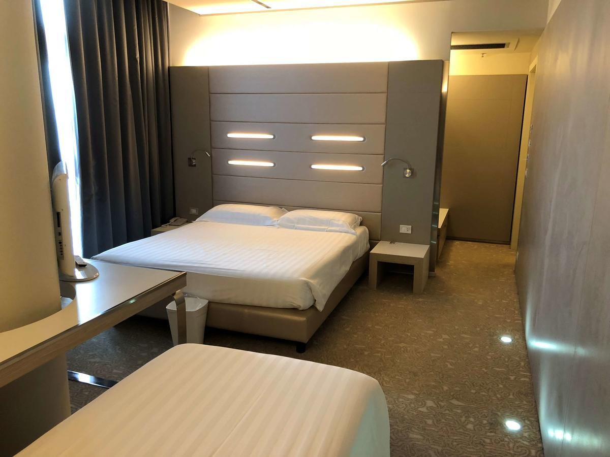 Comfort Queen Room with Extra Single Bed