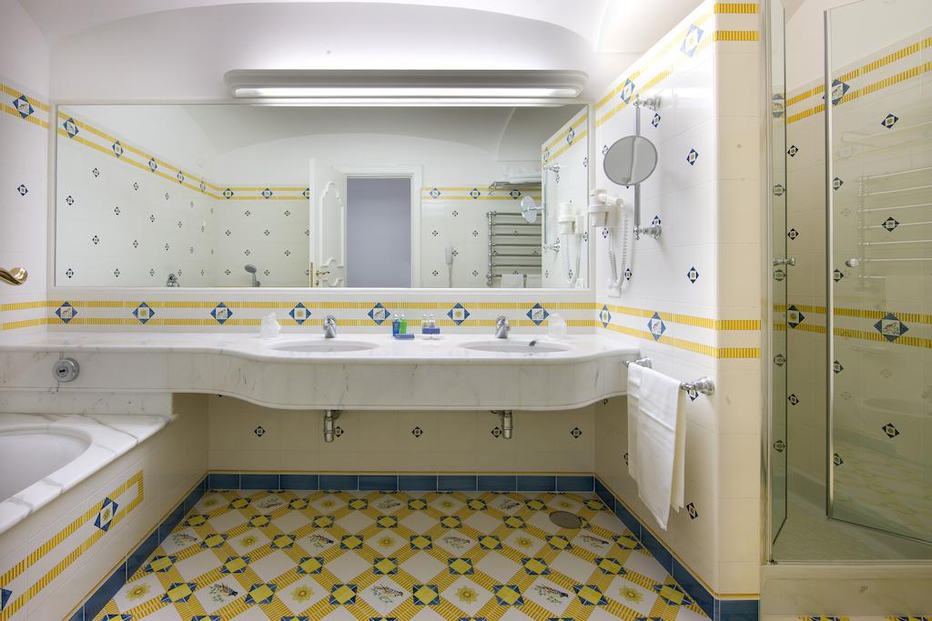 Quarto Deluxe com Cama de Casal ou 2 de Solteiro