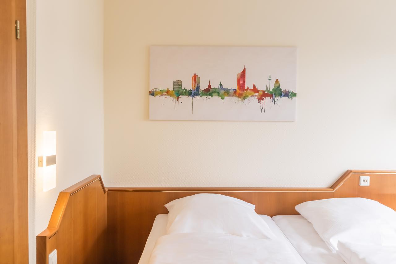 Twin Room,462278643:JPEG