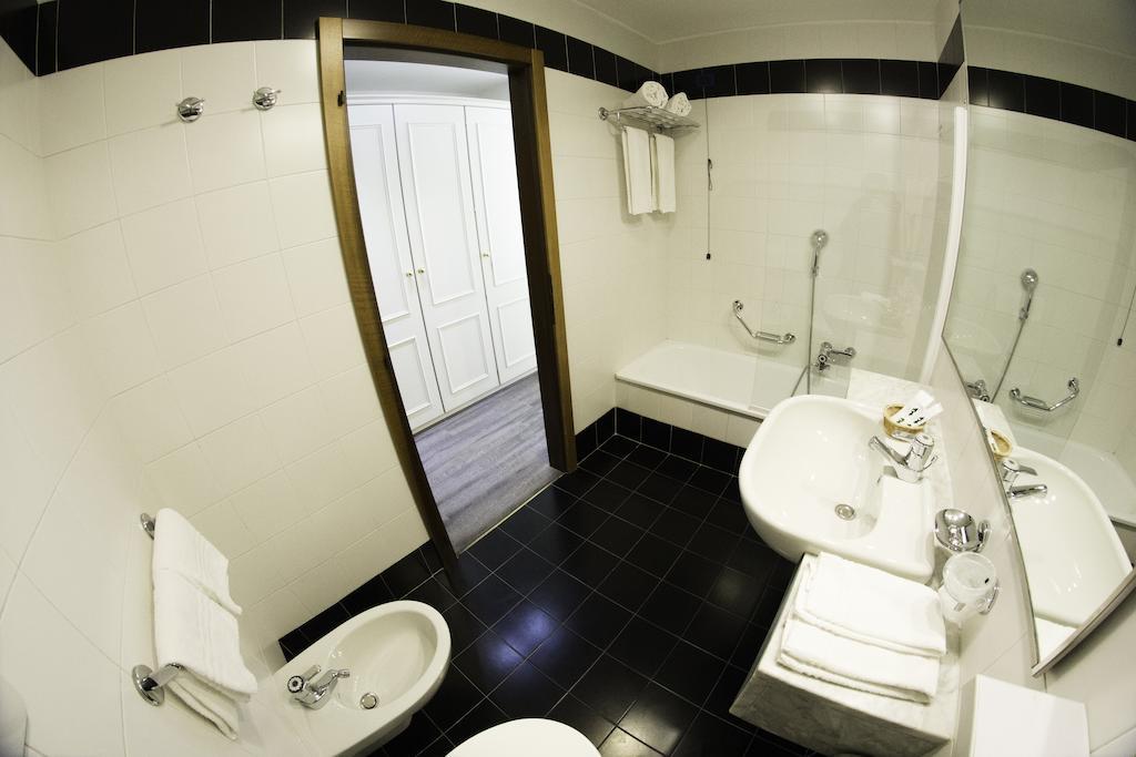 Superior Double or Twin Room with Lake View