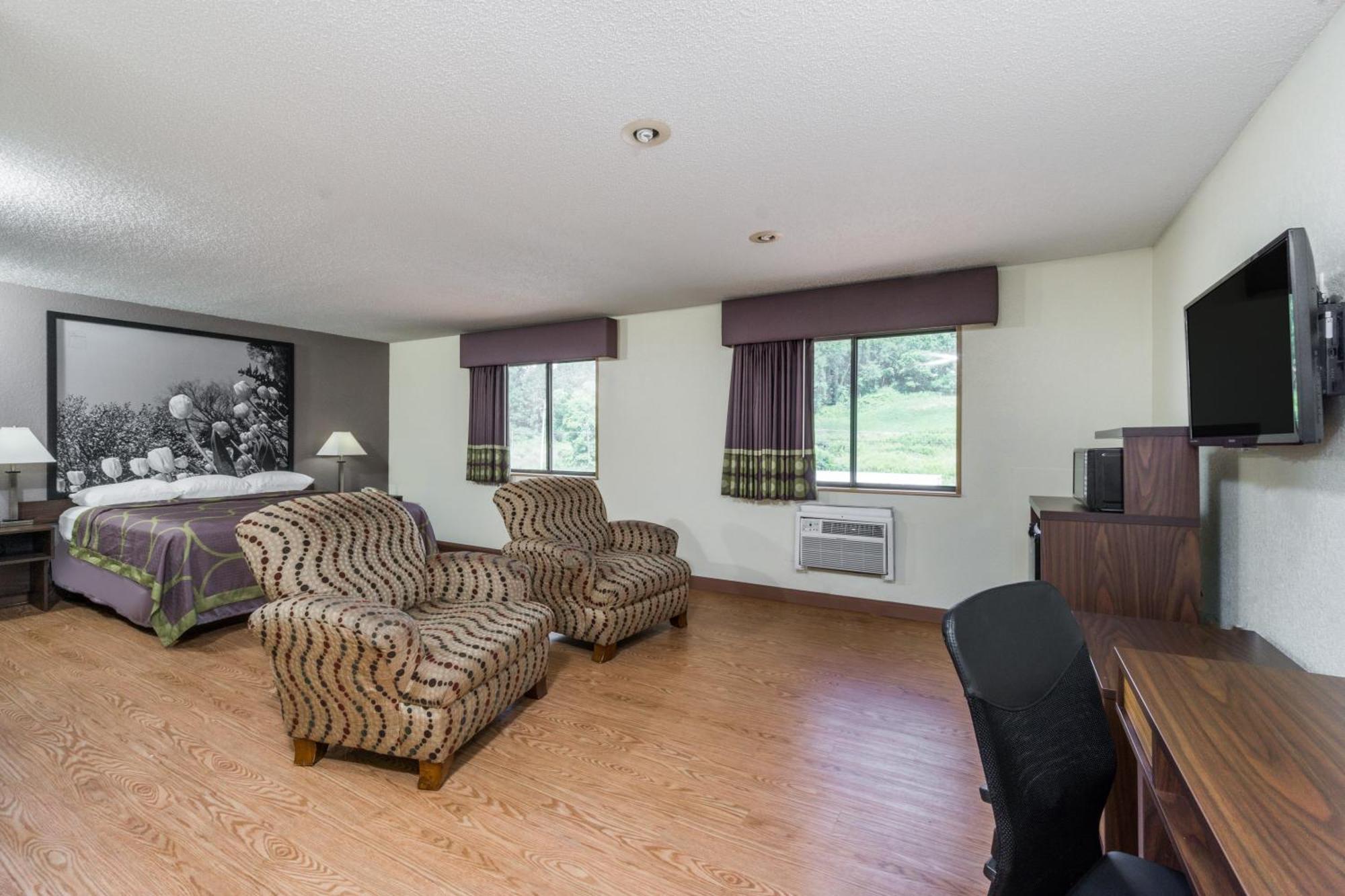 Deluxe King Suite,1212002539:JPEG