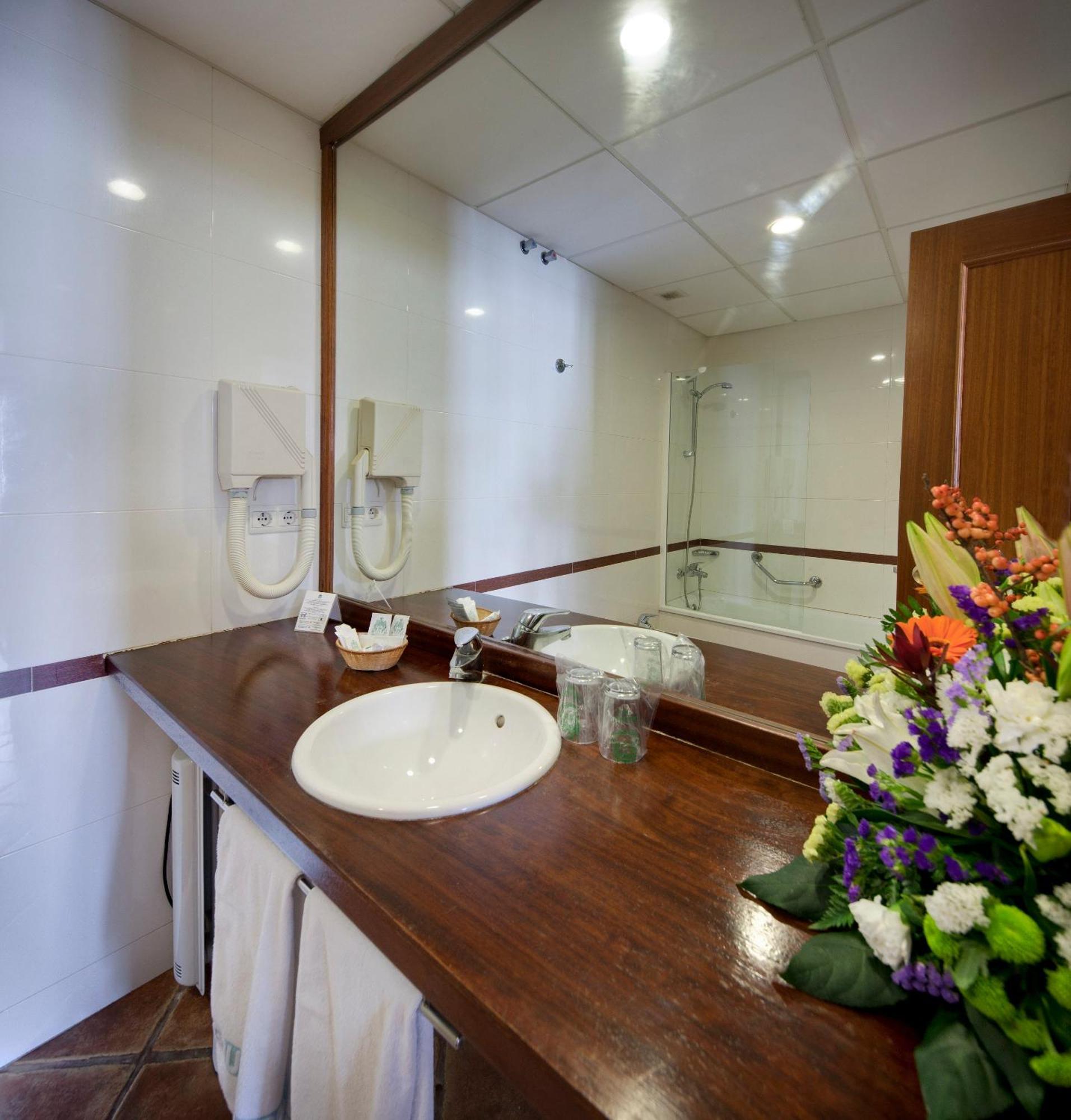 Double Room with Extra Bed,1593640175:JPEG