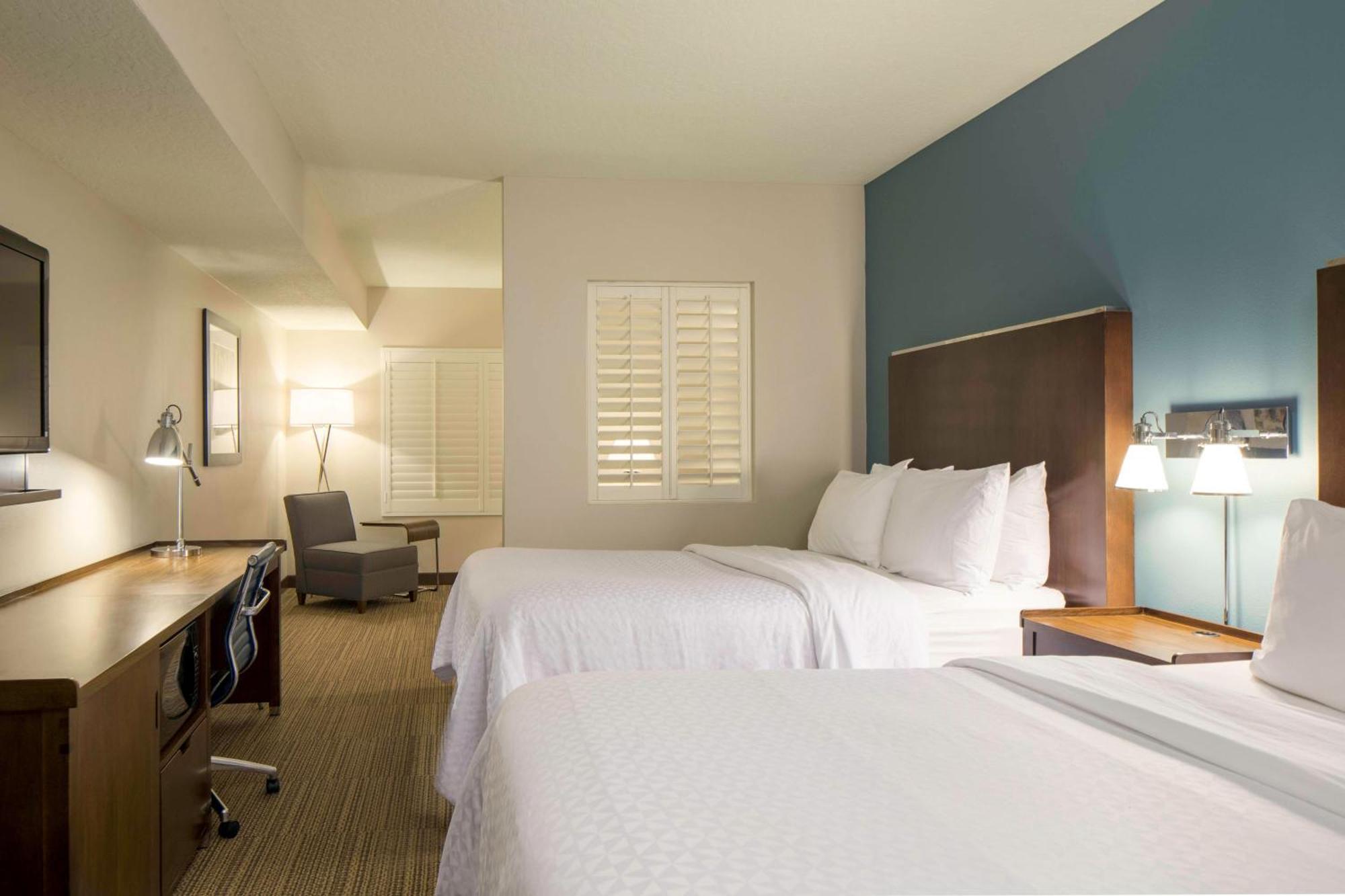 1 Bedroom Junior Suite, 2 Queen, Sofa bed, Atrium view
