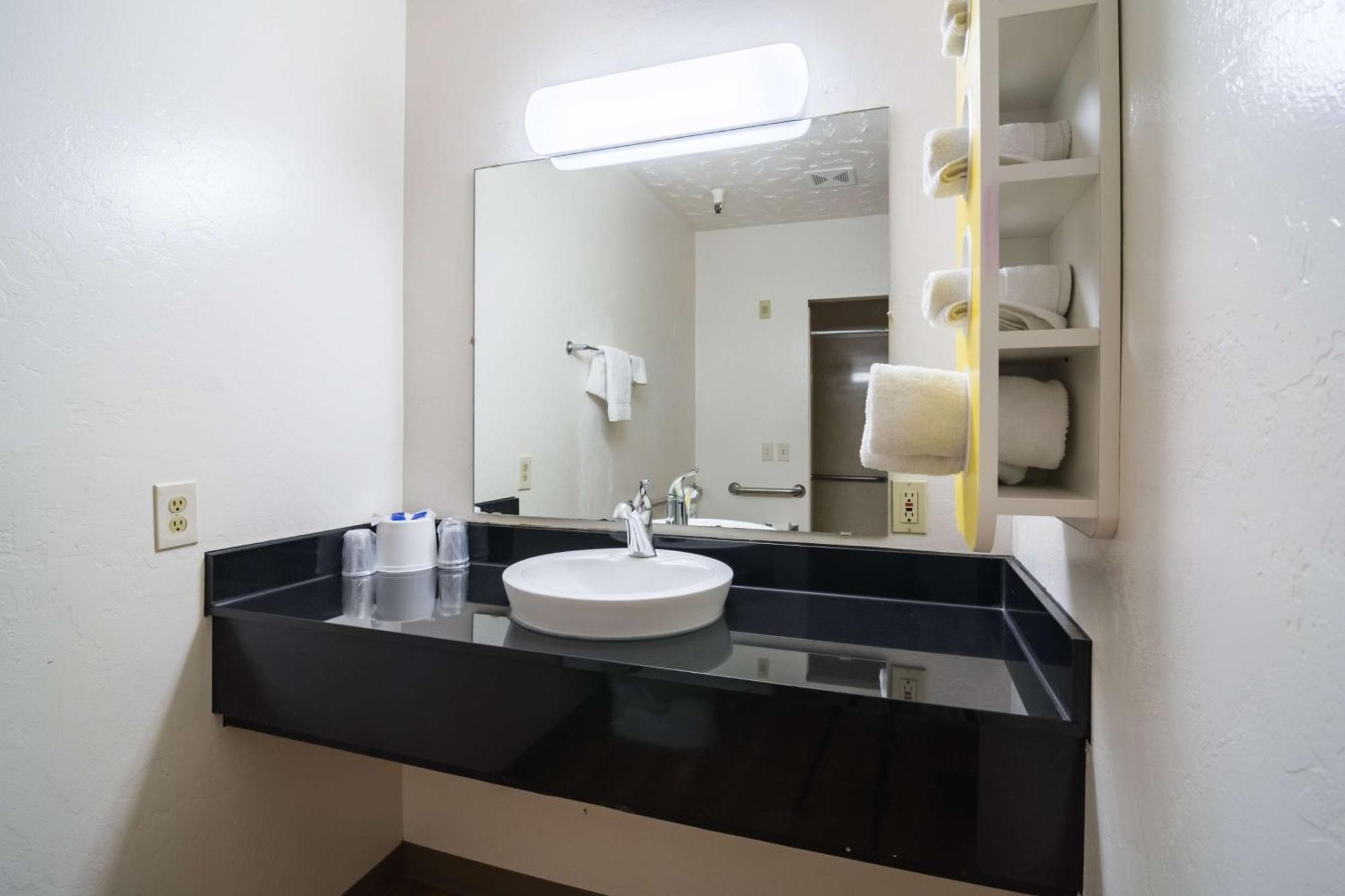 Quadruple Room - Non-Smoking,709673014:JPEG