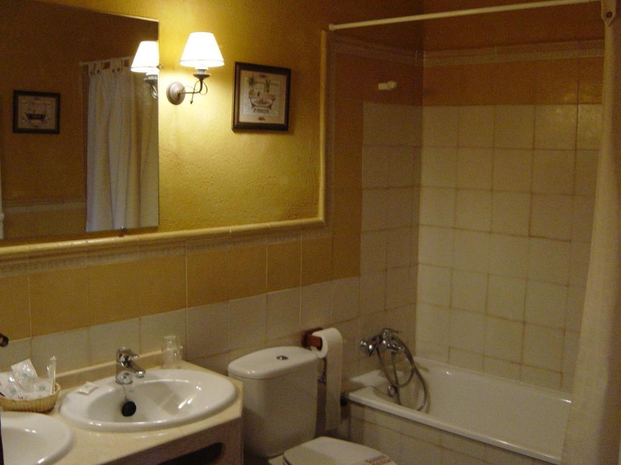 Double or Twin Room,723920485:JPEG