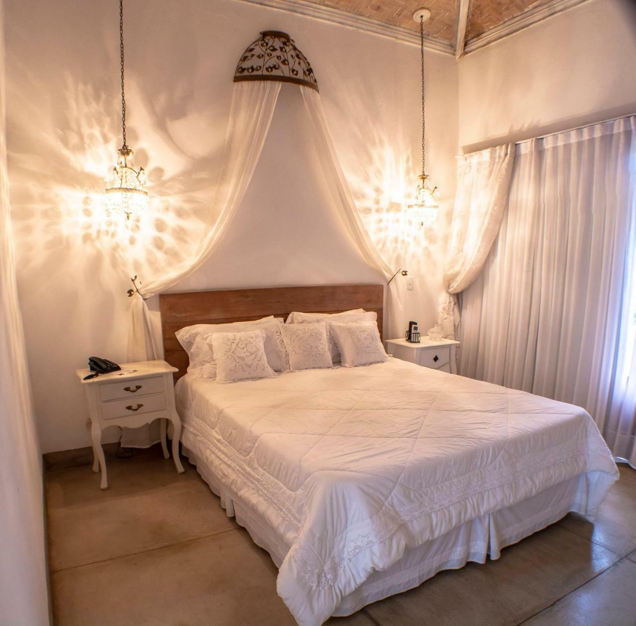 Quarto com Cama de Casal ou 2 de Solteiro com Banheira de Hidromassagem