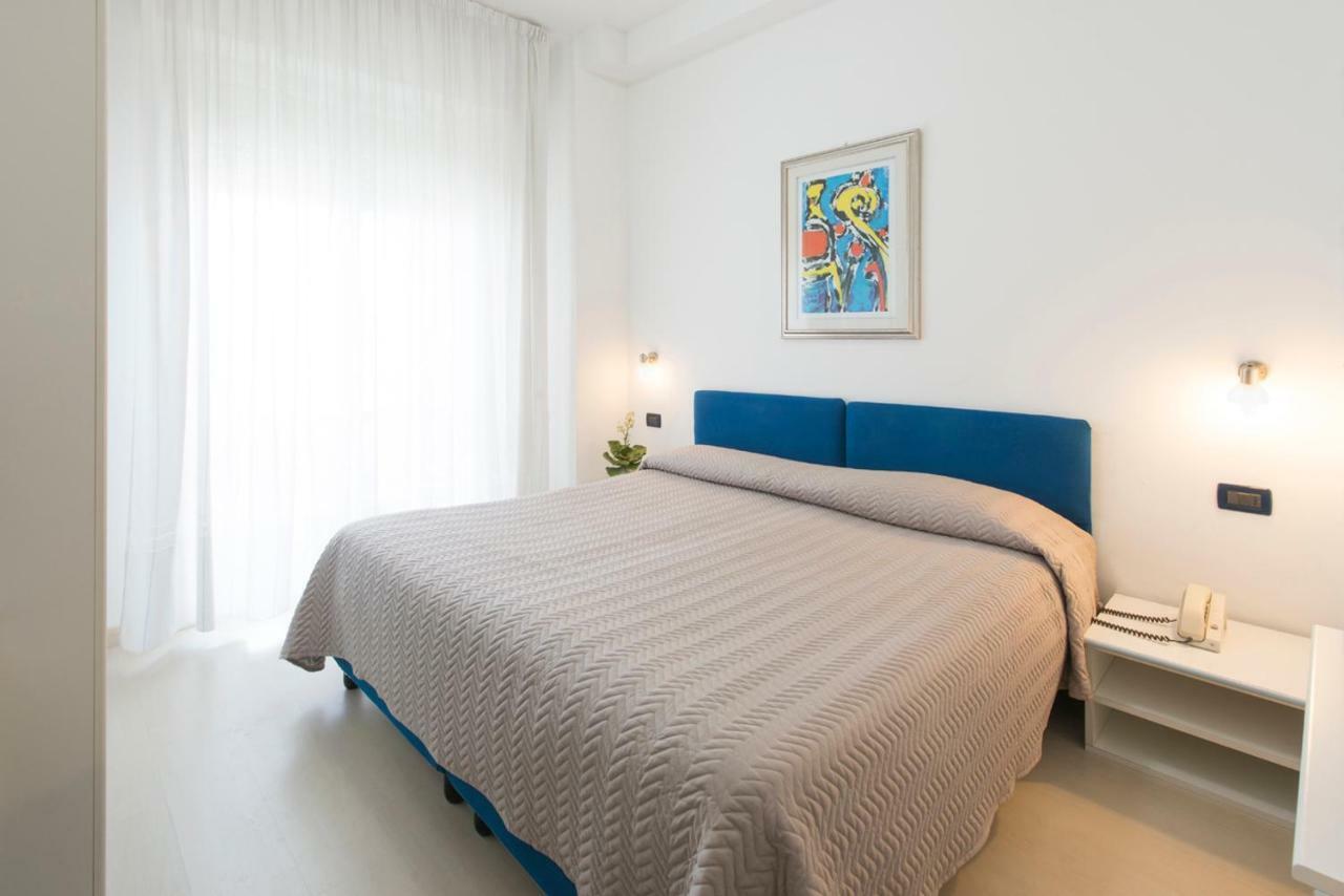 Double or Twin Room,779485758:JPEG