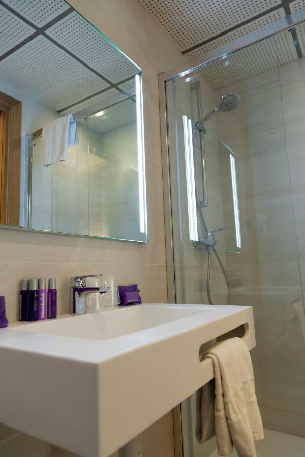Quarto com 2 Camas de Solteiro