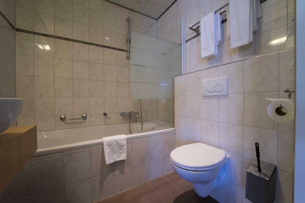 Family Room,813328941:JPEG