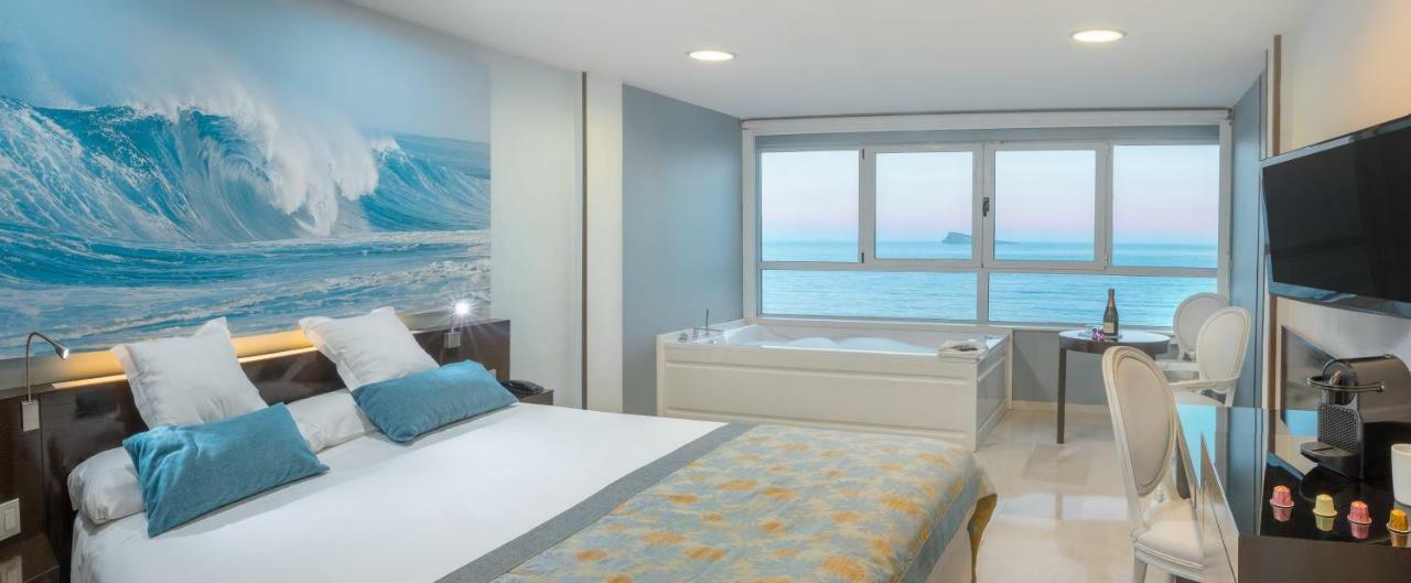 Doppel- oder Zweibettzimmer mit Whirlpool-Badewanne mit Meerblick (2 Erwachsene)