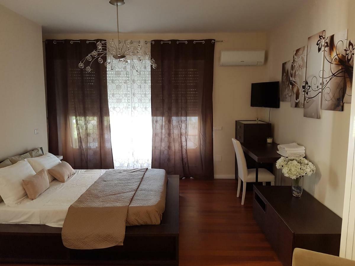 Habitación con cama extragrande.