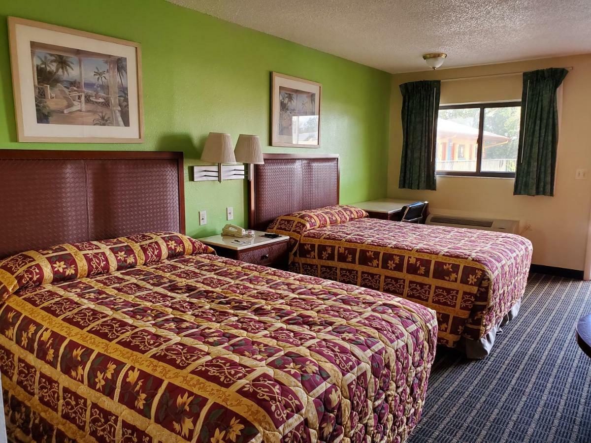 Double Room with Two Double Beds - Smoking