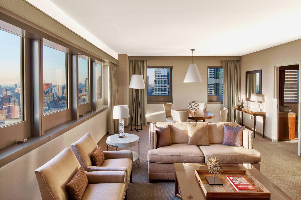 One-Bedroom Suite 1 King Sofa bed Skyline view,1772893569:JPEG