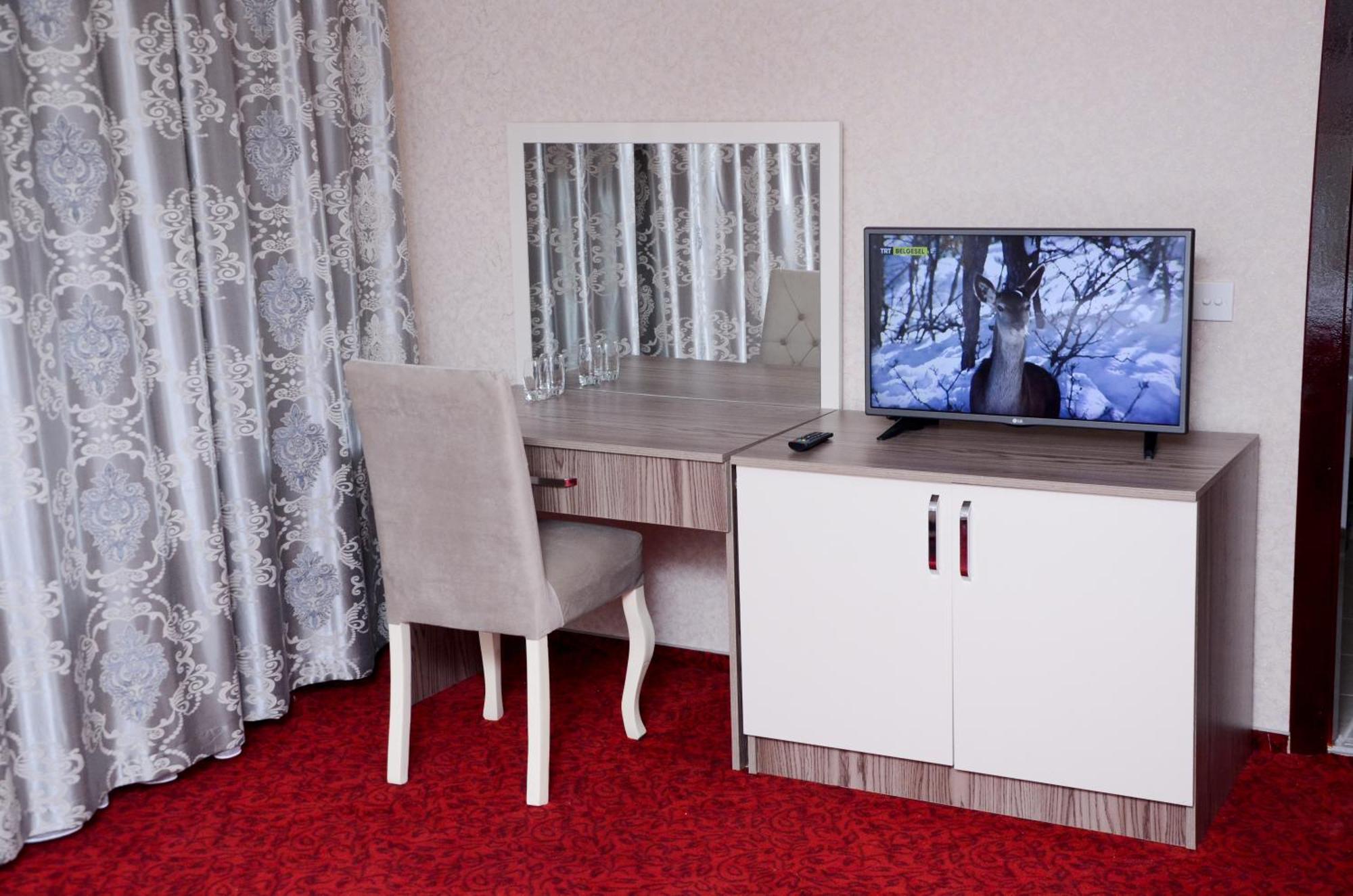 Executive Suite Partial Sea View with Balcony, Lounge Access, Breakfast, Refreshments & Evening drinks and Canapés