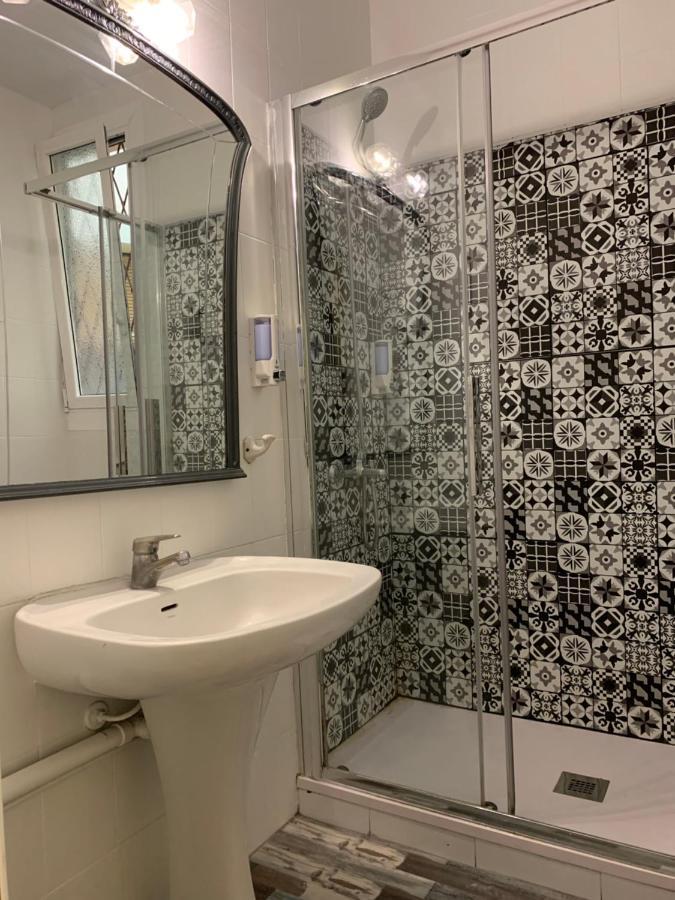 Einzelzimmer mit Gemeinschaftsbad