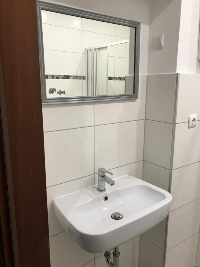 Doppelzimmer mit Balkon und Gemeinschaftsbad