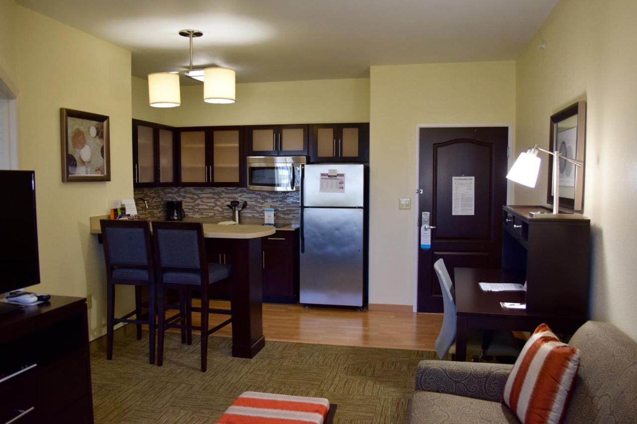 One-Bedroom Queen Room Mobility or Hearing Accessible Non-Smoking,1722923438:JPEG