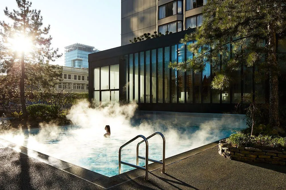Four Seasons Hotel Vancouver-1