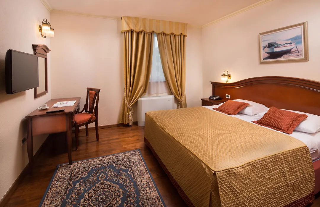 Hotel Savoy-1