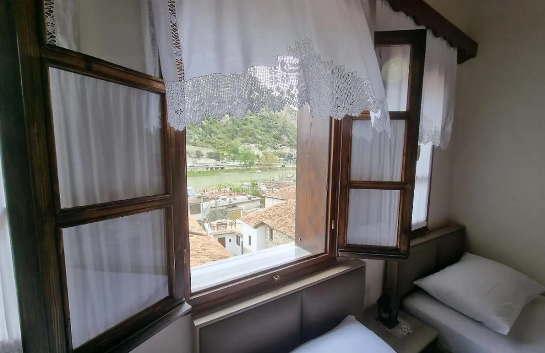 Romeo'S Guest House-1