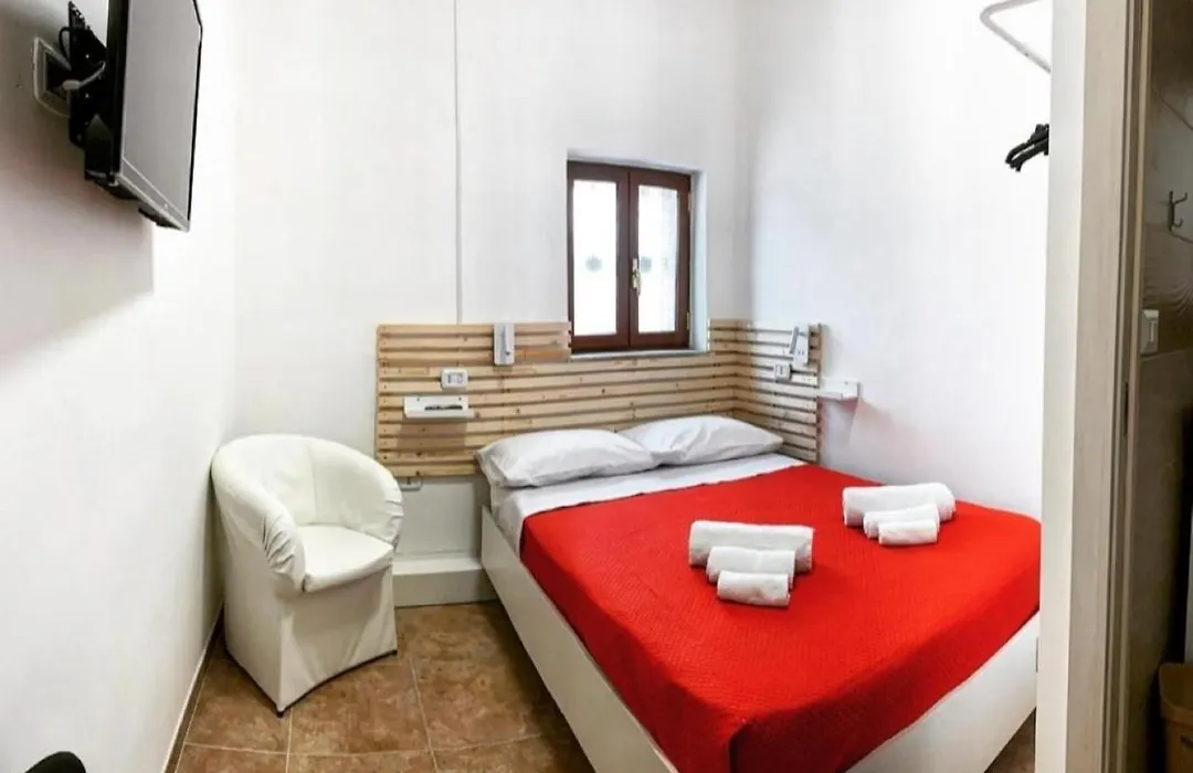Miris Home Fast And Comfortable With Self Check In 8 Minutes Walk Near Naples Airport-1