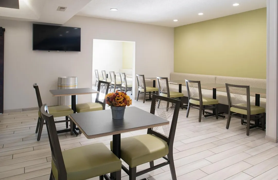 Holiday Inn Express Hotel & Suites Burlington By Ihg-1