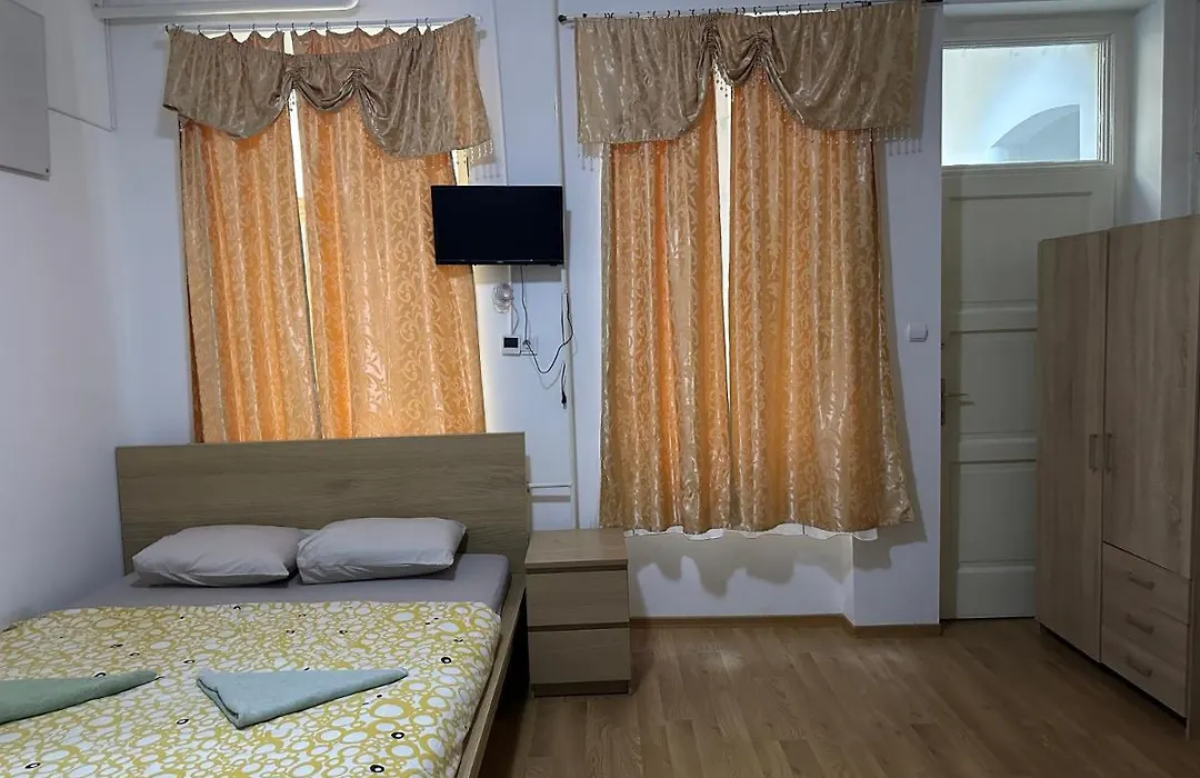 Kecskemeti Rooms-1