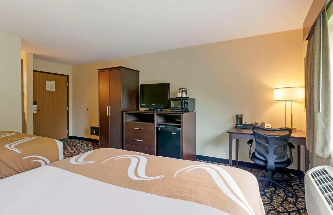 Quality Inn Oshkosh Aviation Park-1