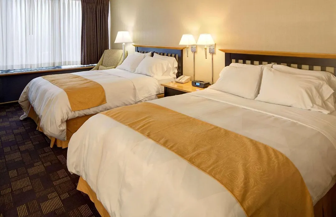 Radisson Hotel Milwaukee West-1