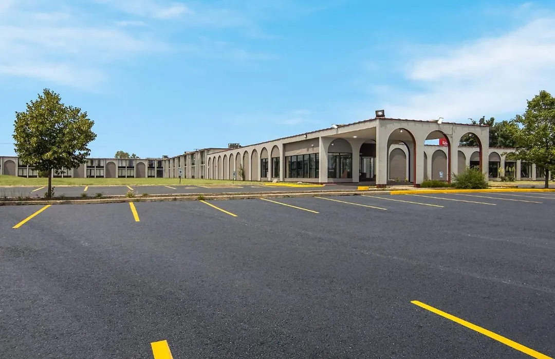 Red Roof Inn & Conference Center Chicago - Aurora Fox Valley-1