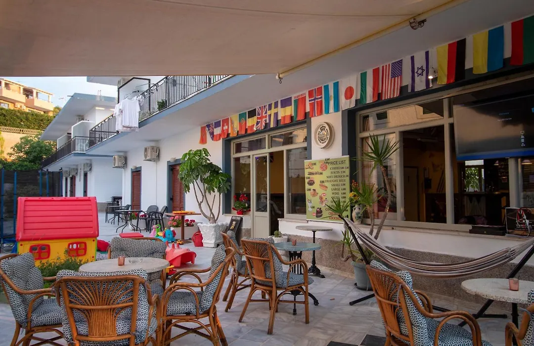 Harry'S Bar & Apartments 1-1