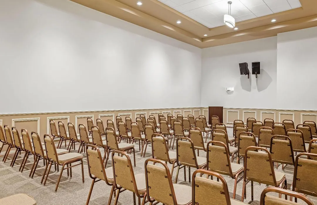 Days Inn & Suites By Wyndham Winkler-1