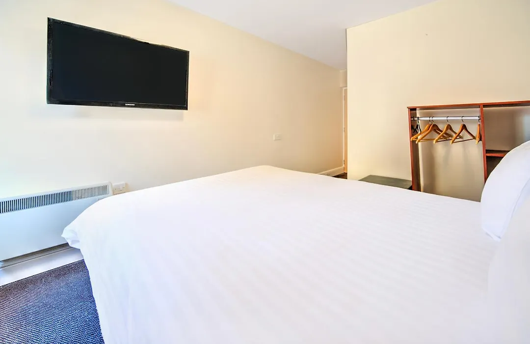 Go2 Gloucester Hotel By Oyo-1